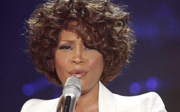 Η Whitney Houston βρέθηκε πνιγμένη μετά από χρήση κοκαΐνης