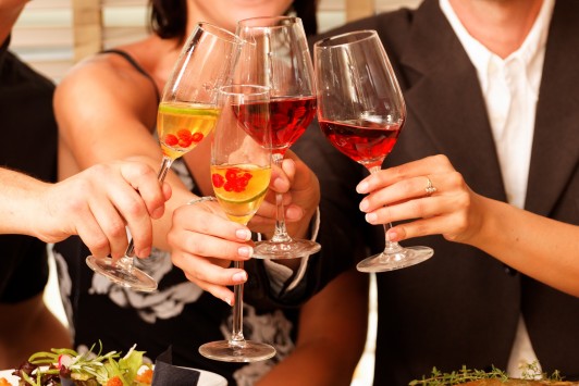 Οι ευρωπαίοι καταναλώνουν τις μεγαλύτερες ποσότητες αλκοόλ παγκοσμίως