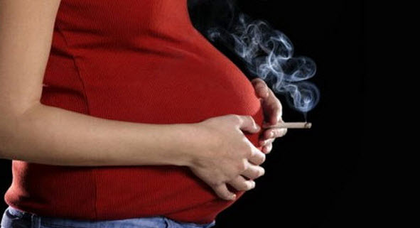 Τα προβλήματα των μώρων που γεννούν οι καπνίστριες
