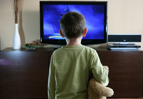 Δυσκολίες συγκέντρωσης εμφανίζουν τα παιδιά απο την τηλεόραση & Η/Υ