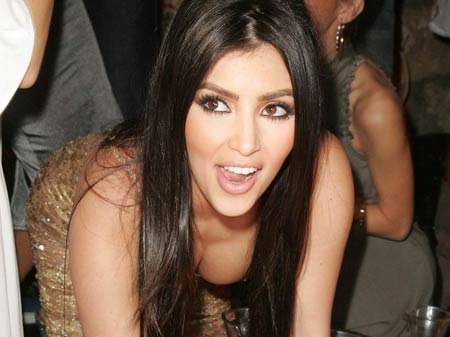 H Kim Kardashian αποκάλυψε τα μυστικά του μακιγιάζ της (βίντεο)