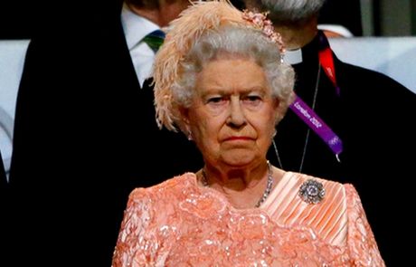 H βασίλισσα Ελισάβετ “έλαμψε” δια της απουσίας της στην τελετή λήξης των Ολυμπιακών Αγώνων 2012