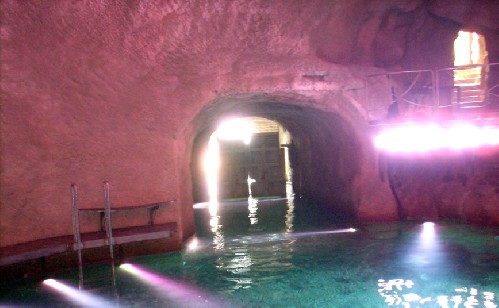 H ”σπηλιά των οργίων” του Σίλβιο Μπερλουσκόνι (φωτογραφίες)