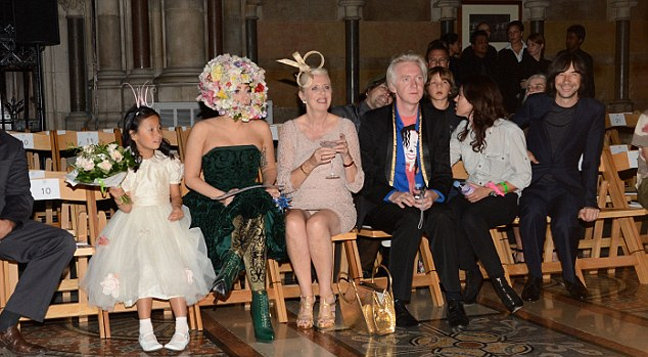 GAGA LOU5