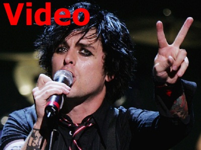 O τραγουδιστής των «Green Day» ξέσπασε στη σκηνή του Φεστιβάλ iheartradio