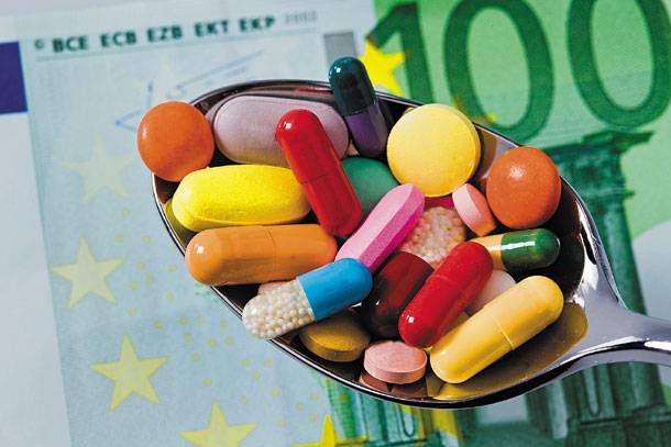 Nέο ”κόλπο” της κυβέρνησης για να αυξήσει την τιμή των φαρμάκων
