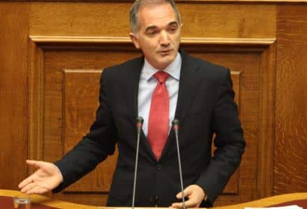 Μάριος Σαλμάς: Αυστηρές ποινές στις φαρμακευτικές που δεν προμηθεύουν την ελληνική αγορά