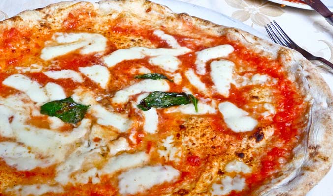 Συνταγή της ημέρας: Πίτσα Ναπολιτάνα