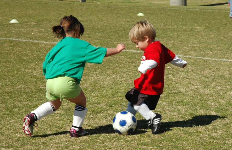 Γιατί πρέπει τα παιδιά να συμμετέχουν σε ομαδικά αθλήματα;