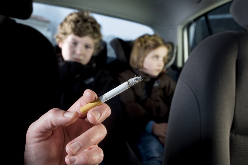 Αγγλία: Απαγόρευση καπνίσματος στα οχήματα με παιδιά