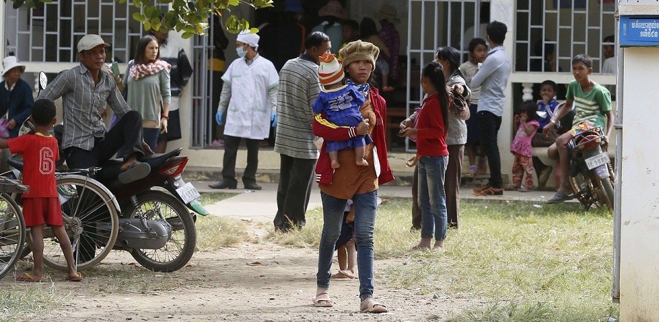 Γιατρός στην Καμπότζη μόλυνε με HIV ολόκληρο χωριό