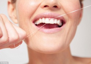 4 συνήθειες που καταστρέφουν τα δόντια