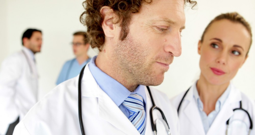 Γιατροί: έξαλλοι με την απόφαση να συνταγογραφούν νοσηλευτές