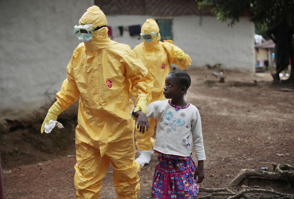 Έμπολα: 10.000 οι νεκροί στη Δυτική Αφρική