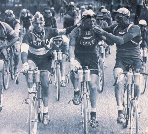 Δεκαετια '20, Ποδηλάτες καπνίζουν στο Tour De France, 