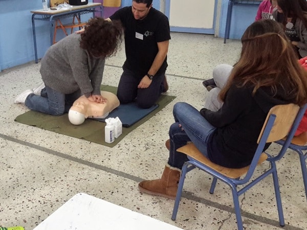 Σχολείο απέκτησε απινιδωτή μετά τον θάνατο καθηγητή