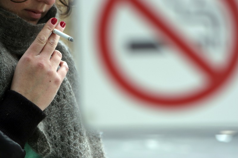 Κάπνισμα με ωράριο σε δημόσιους χώρους