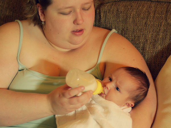 θηλασμός:Οι παχύσαρκες οδηγούν τα παιδιά στην παχυσαρκία;