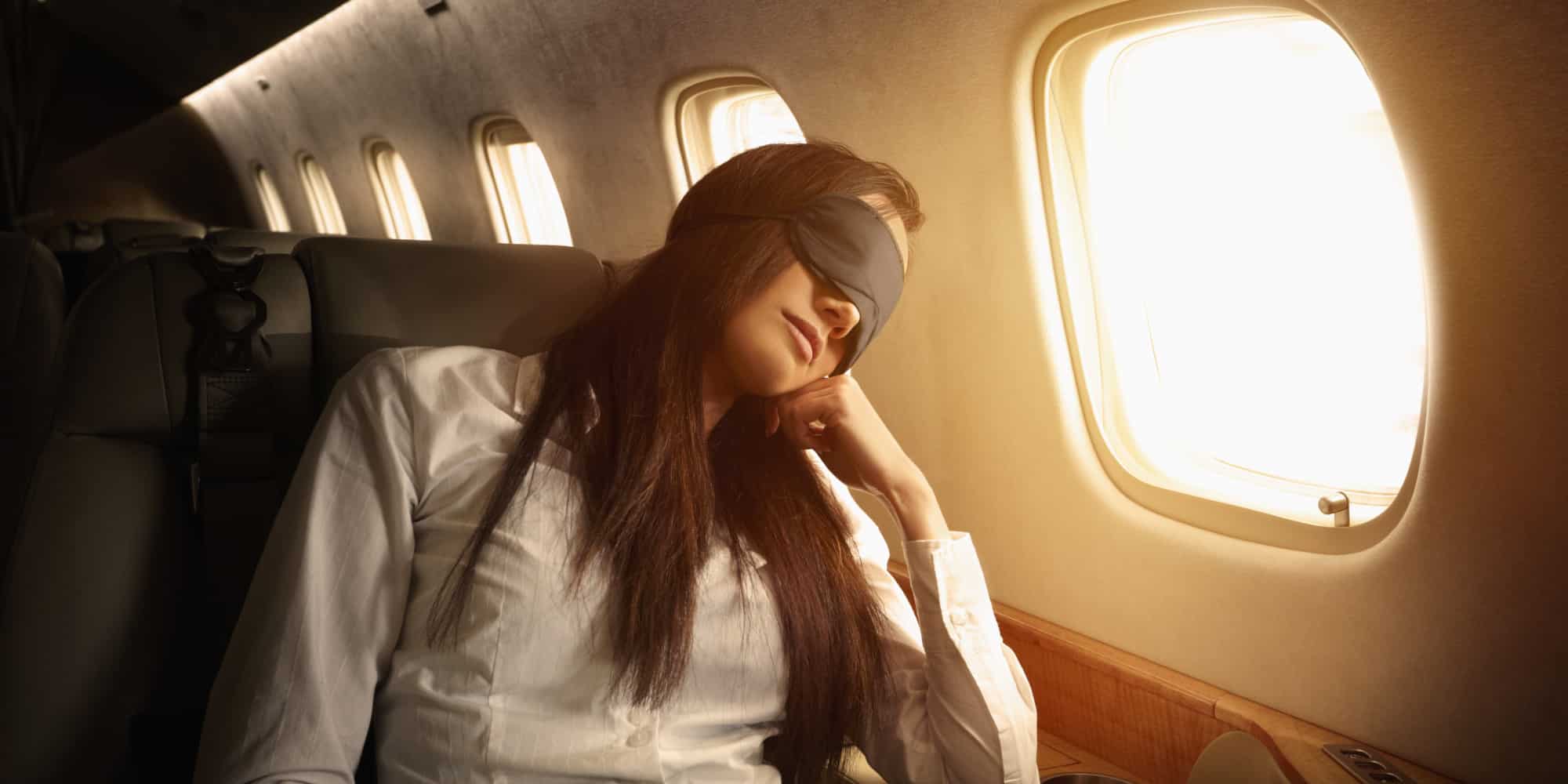 Θεραπεία του jet lag με λάμψεις φωτός στον ύπνο