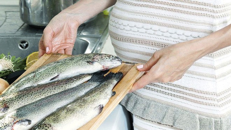 Εγκυμοσύνη:φάτε ψαριά για καλύτερη εγκεφαλική υγεία του βρέφους σας