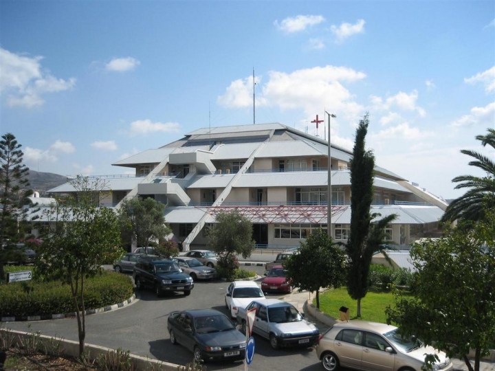 Στο νοσοκομείο Πάφου συγγενείς ασθενών εκτελούσαν «χρέη» νοσηλευτών