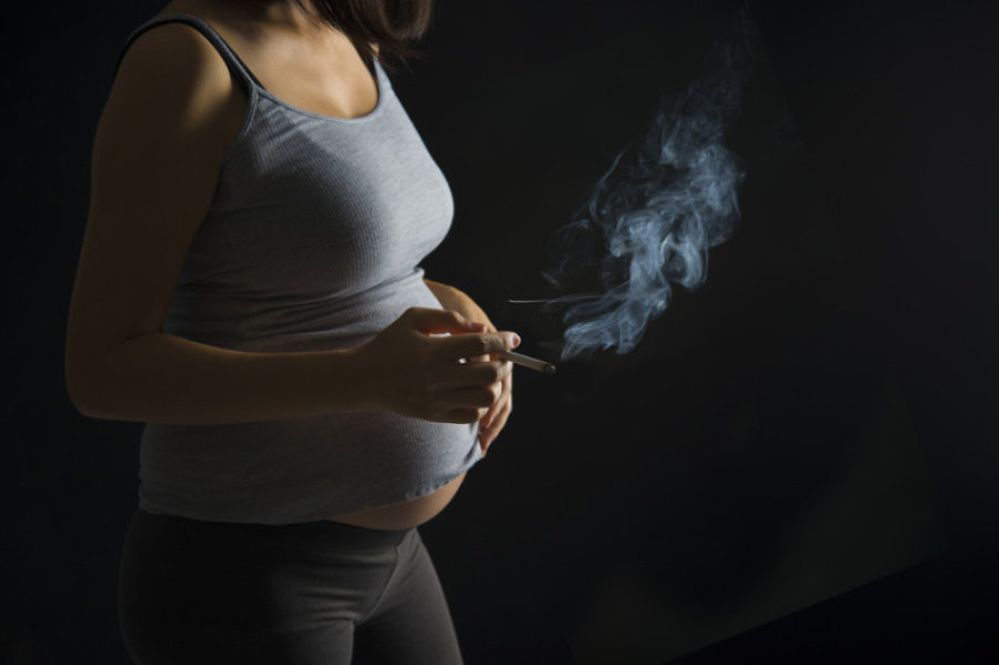 Το κάπνισμα της μητέρας αλλάζει το DNA του μωρού