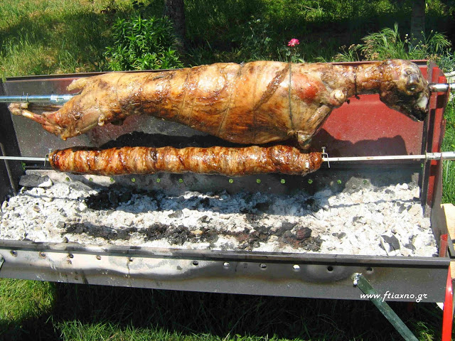 Χριστός Ανέστη! Βάλτε τα αρνιά στη σούβλα