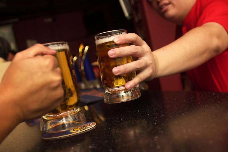 4 εκατ. έφηβοι κάθε χρόνο αντιμετωπίζουν πρόβλημα με το αλκοόλ