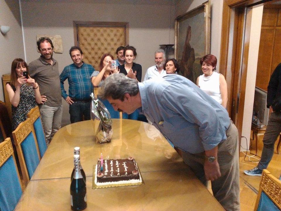 Τα γενέθλια Π.Πολάκη στο υπουργείο Υγείας με τούρτα και σαμπάνιες