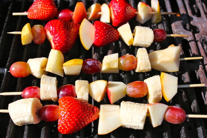 Η διατροφολόγος Tawnie Kroll προτείνει φρούτα ψημένα στο grill