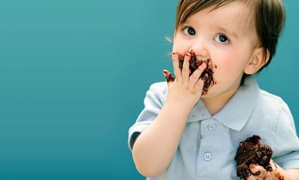 Μυστικά για να αφαιρέσετε τους λεκέδες σοκολάτας