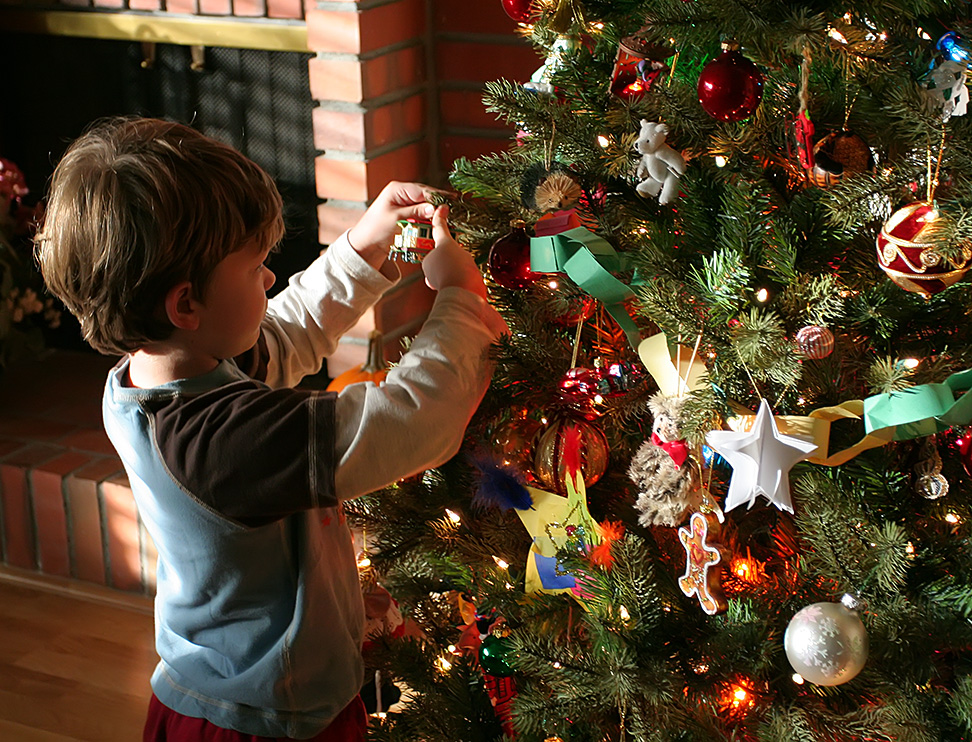 Χριστούγεννα: Ασφαλής διακόσμηση για τα παιδιά