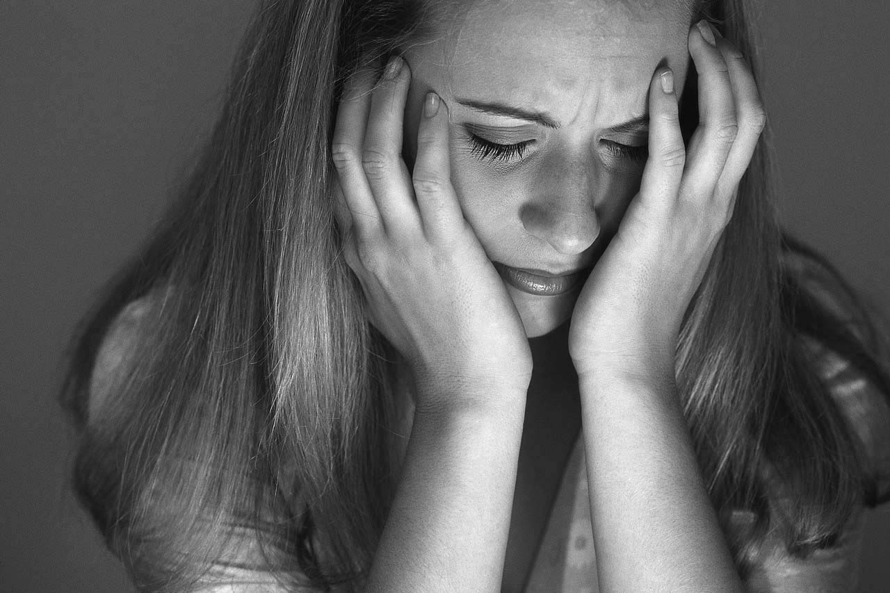 Συχνότερη η κατάθλιψη στις γυναίκες και σε νεαρές ηλικίες