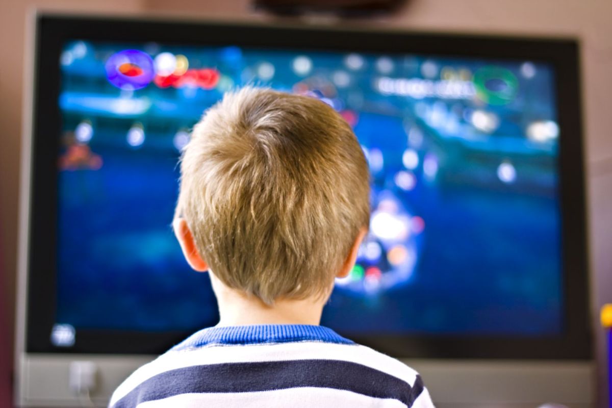 Σύσταση στους γονείς: “Όχι τηλεόραση στο υπνοδωμάτιο των παιδιών”