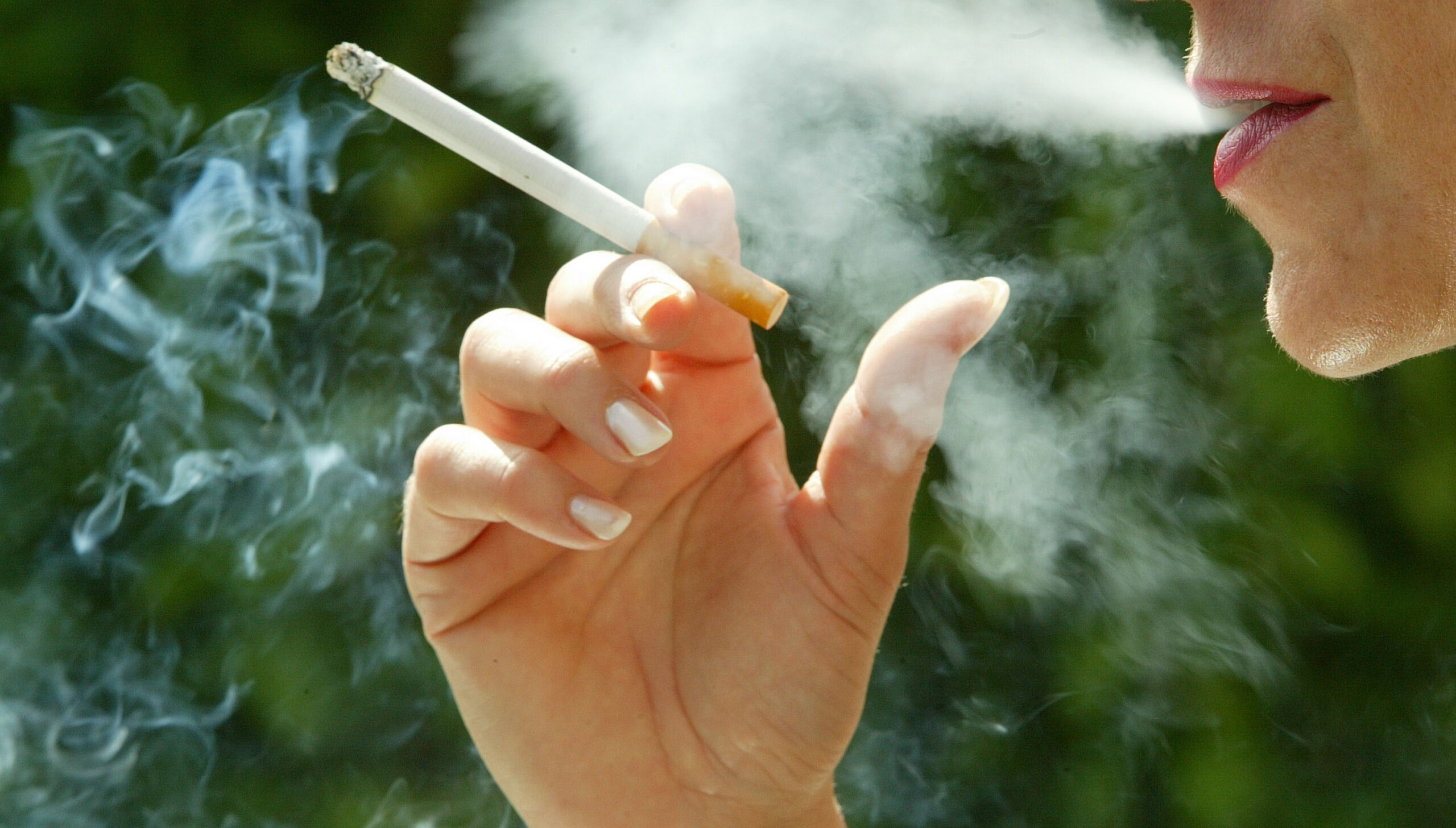 «Αγκάθι» για τη δημόσια υγεία το παθητικό κάπνισμα