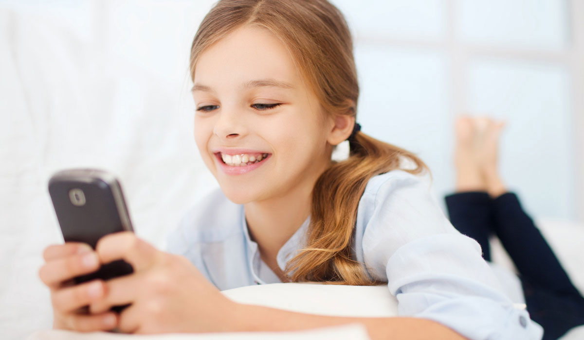 Τα παιδιά με κινητό τηλέφωνο κολλάνε ευκολότερα ψείρες