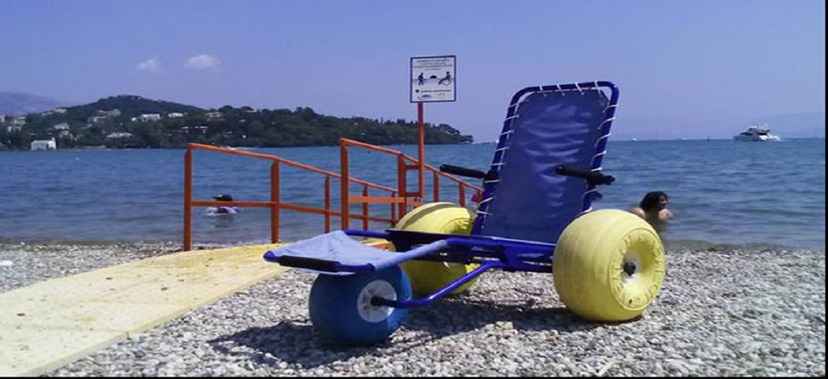 Συγκινούν τα πλωτά αναπηρικά αμαξίδια της Κέρκυρας