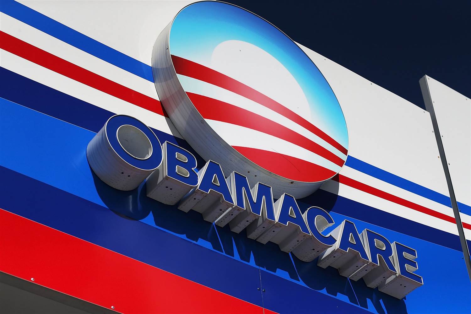 Ξεκίνησε το σταδιακό “ξήλωμα” του Obamacare