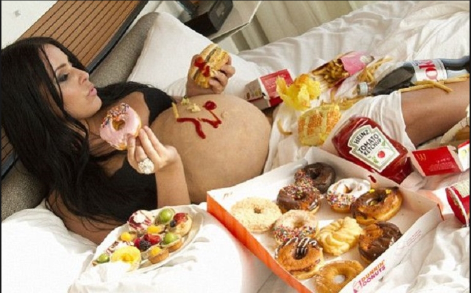 H εγκυμοσύνη είναι δικαιολογία για να τρώμε όσο και ό,τι θέλουμε ;