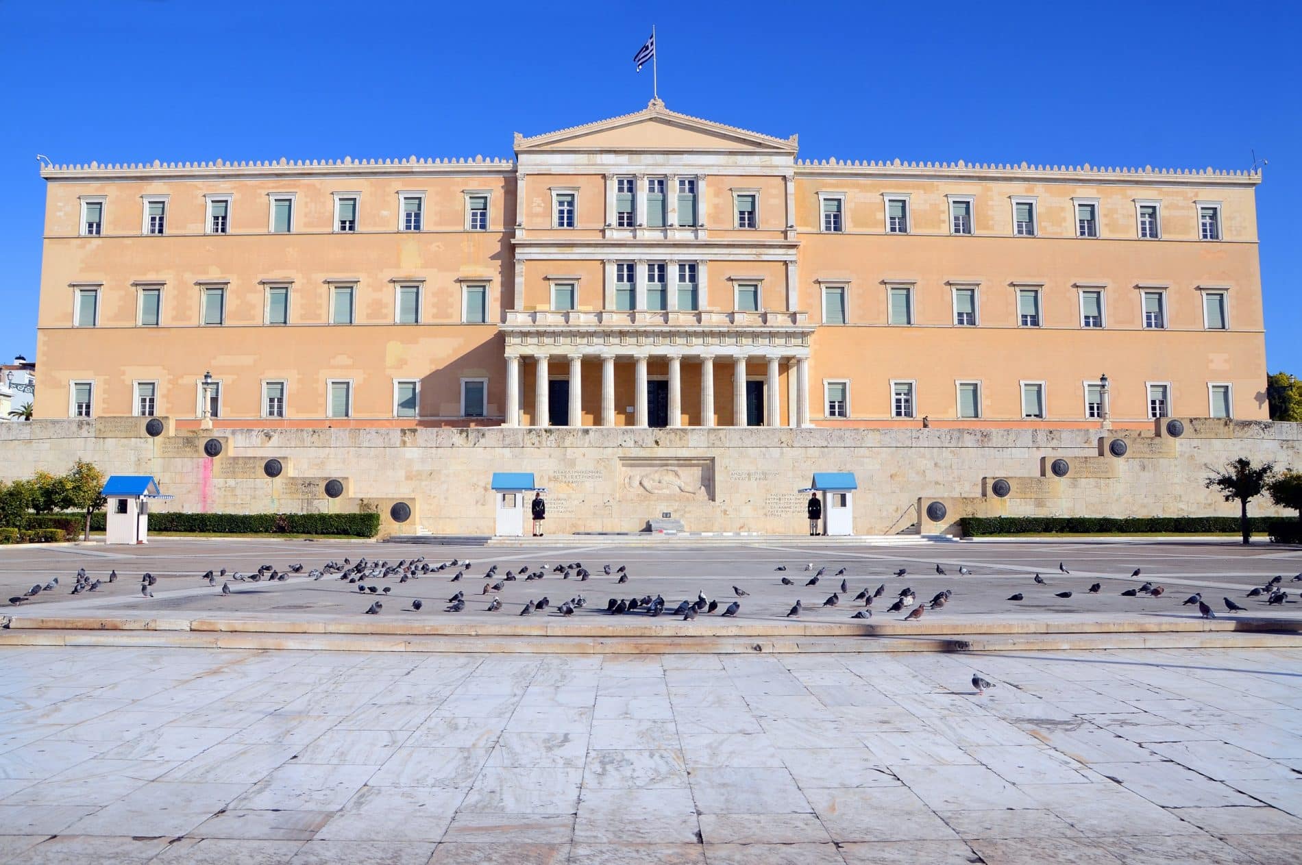 ΑΠΙΣΤΕΥΤΟ! Αυξήθηκαν οι υπάλληλοι στην Βουλή. Μάθετε πόσο