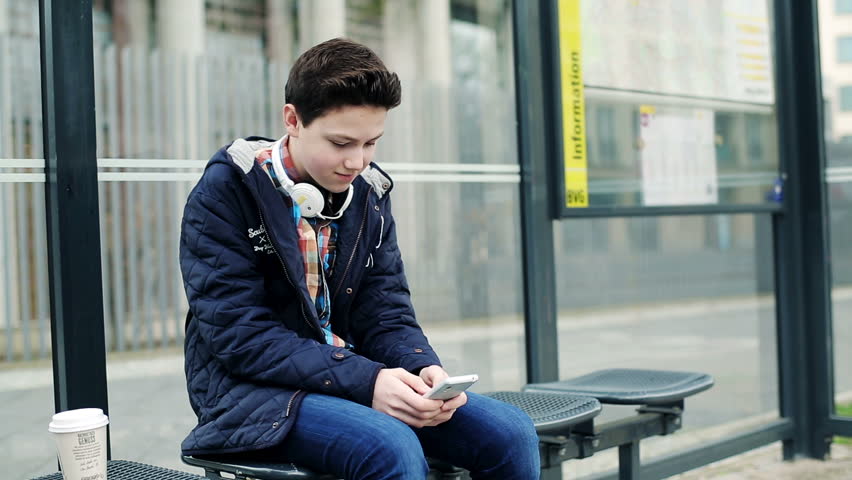 Smartphones και έφηβοι: Οι επιπτώσεις στην υγεία