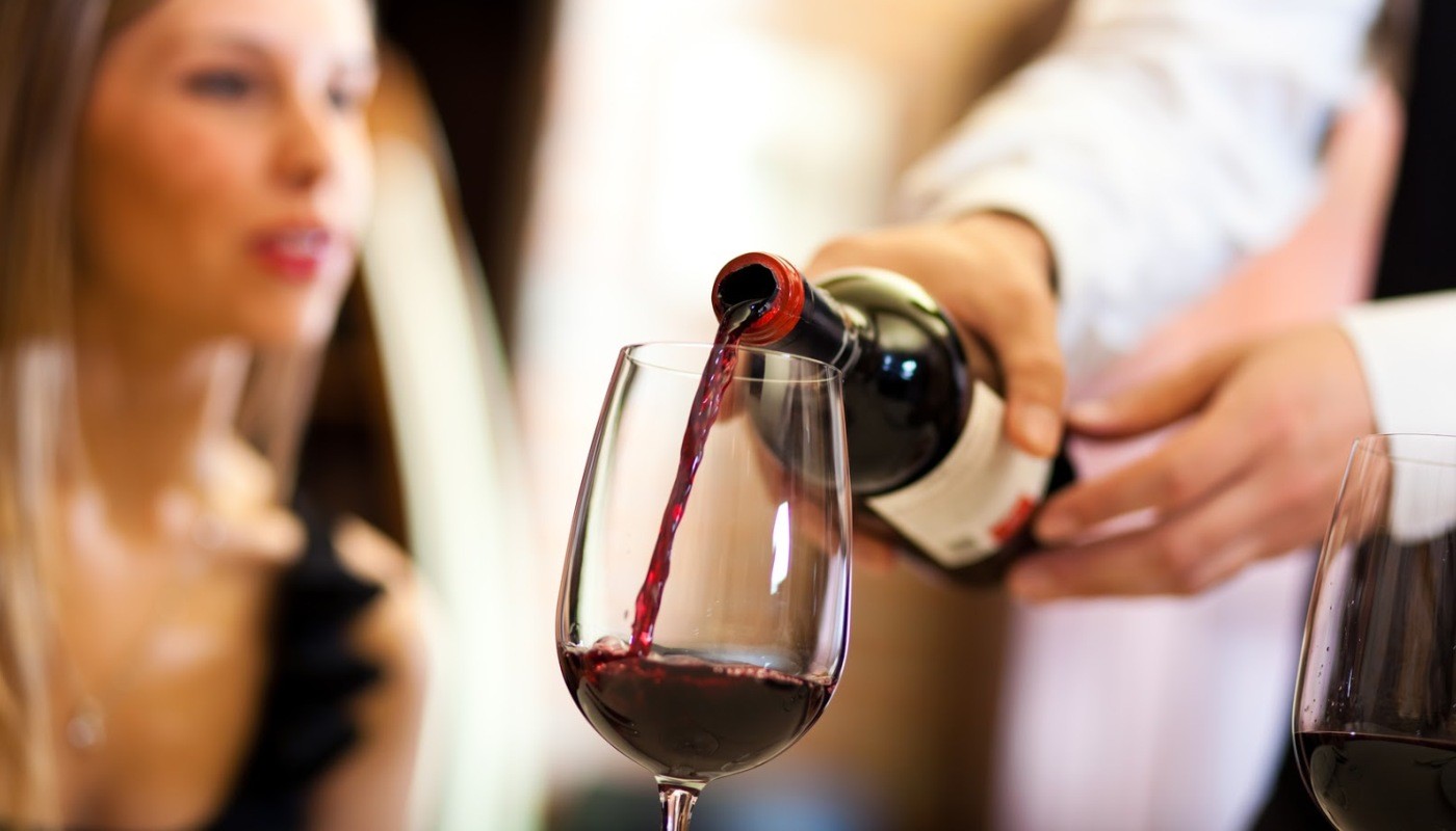 Τα μυστικά για να παραγγείλετε κρασί σε ένα εστιατόριο