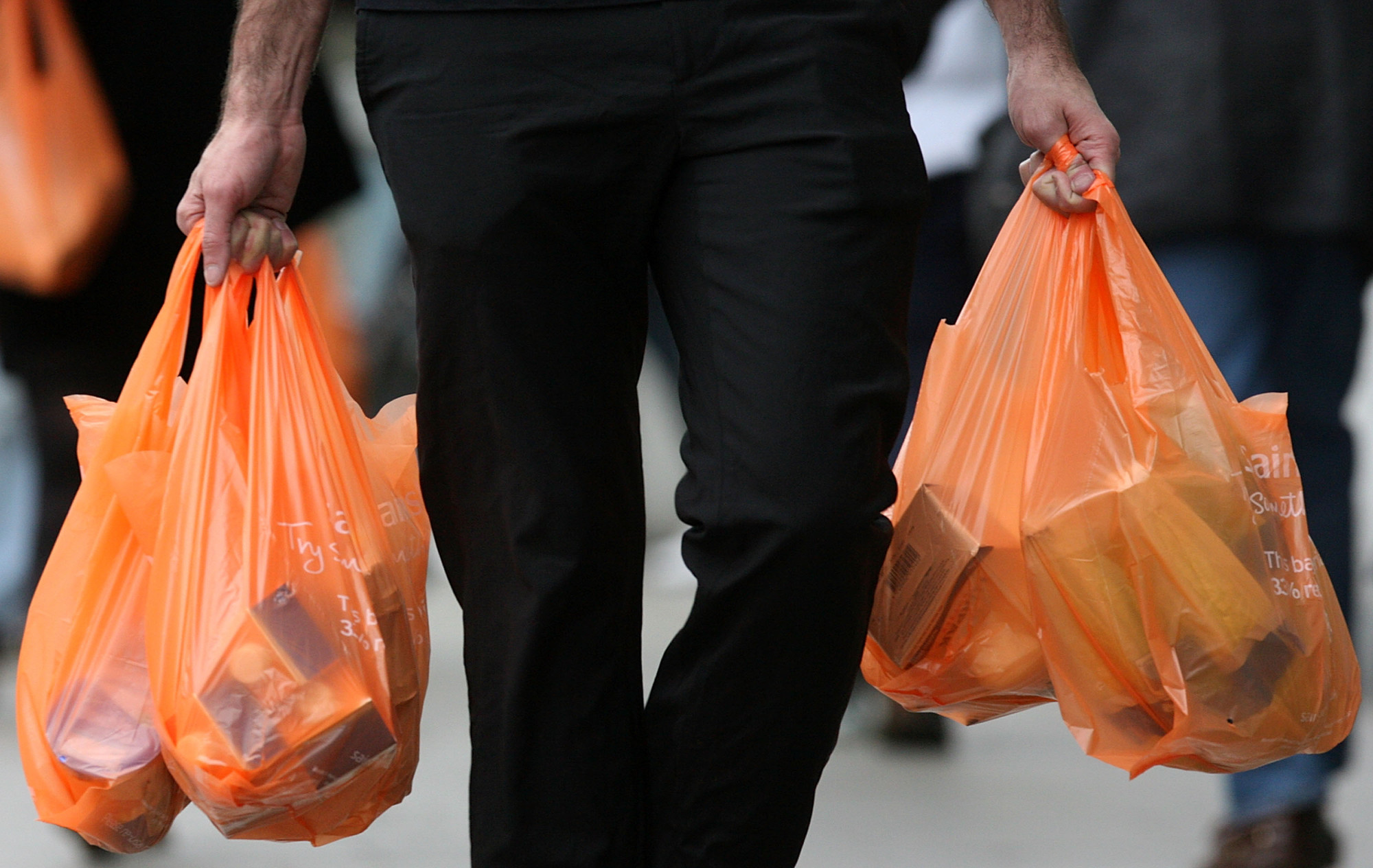 Οδηγίες της ΕΣΕΕ: Τέλος οι δωρεάν πλαστικές σακούλες από σήμερα