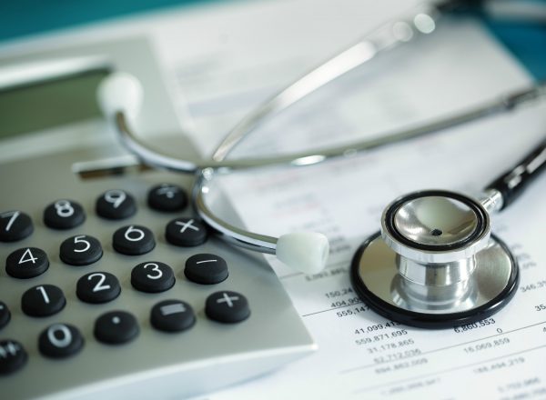 Τα κρατικά φέσια σε επιχειρήσεις Υγείας – προμηθευτές αγγίζουν το 1,2 δις