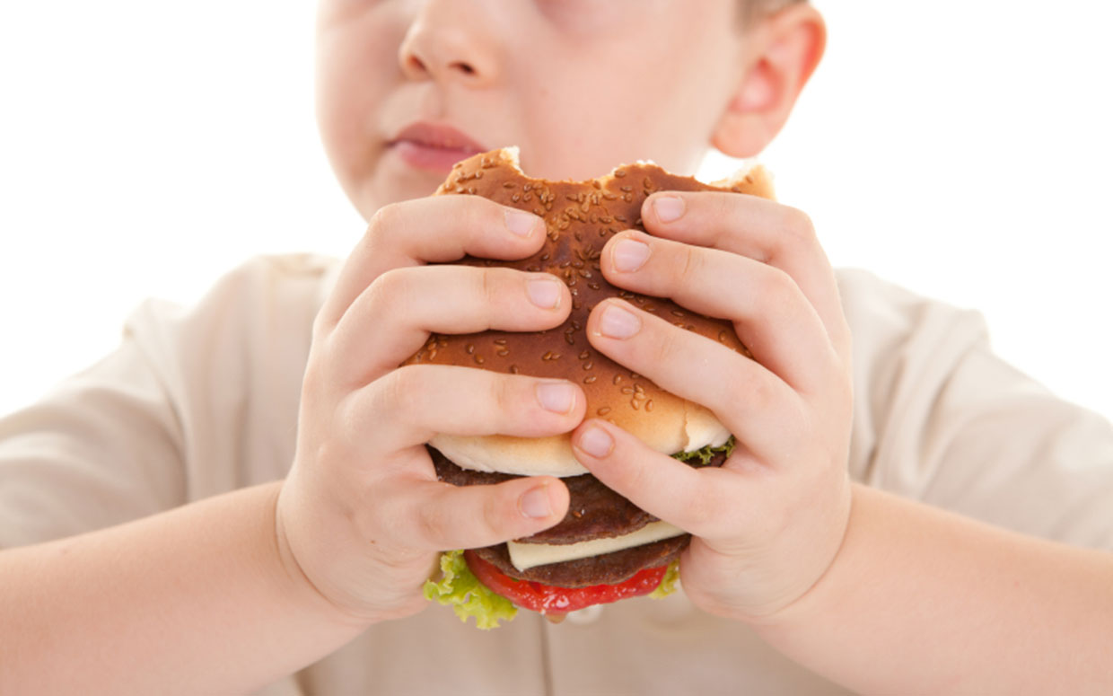 Η απαγόρευση κατανάλωσης junk food στα παιδιά προκαλεί…