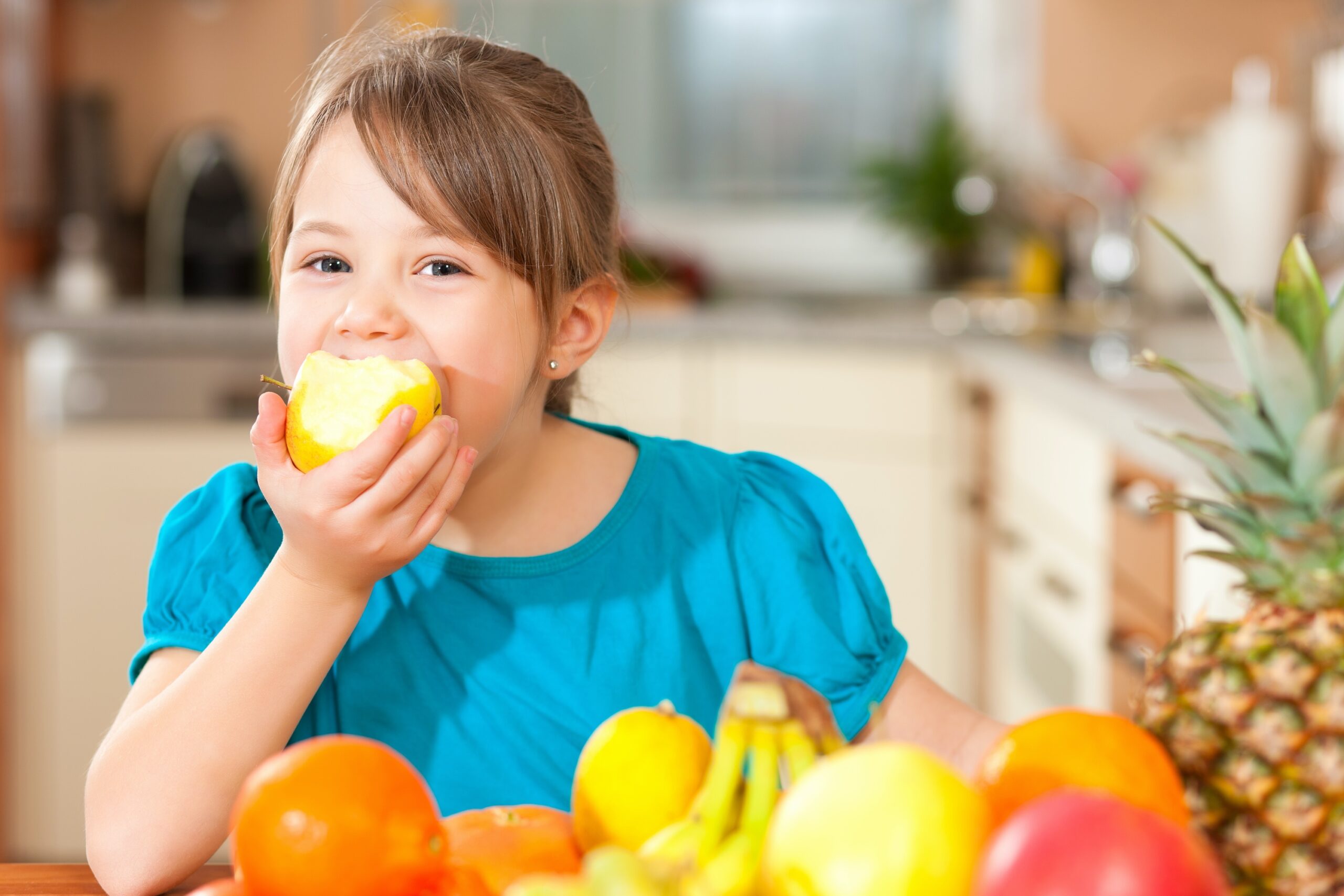 Tips για να τρώει το παιδί σας περισσότερα φρούτα στο σχολείο