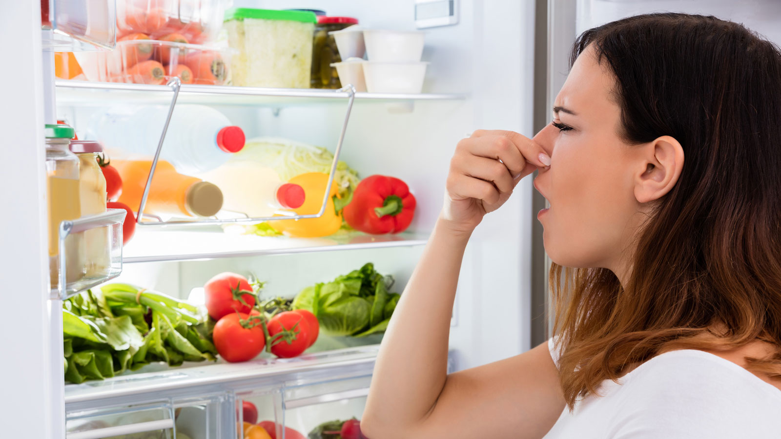 Πως θα απαλλαγείτε από τις δυσάρεστες μυρωδιές του ψυγείου