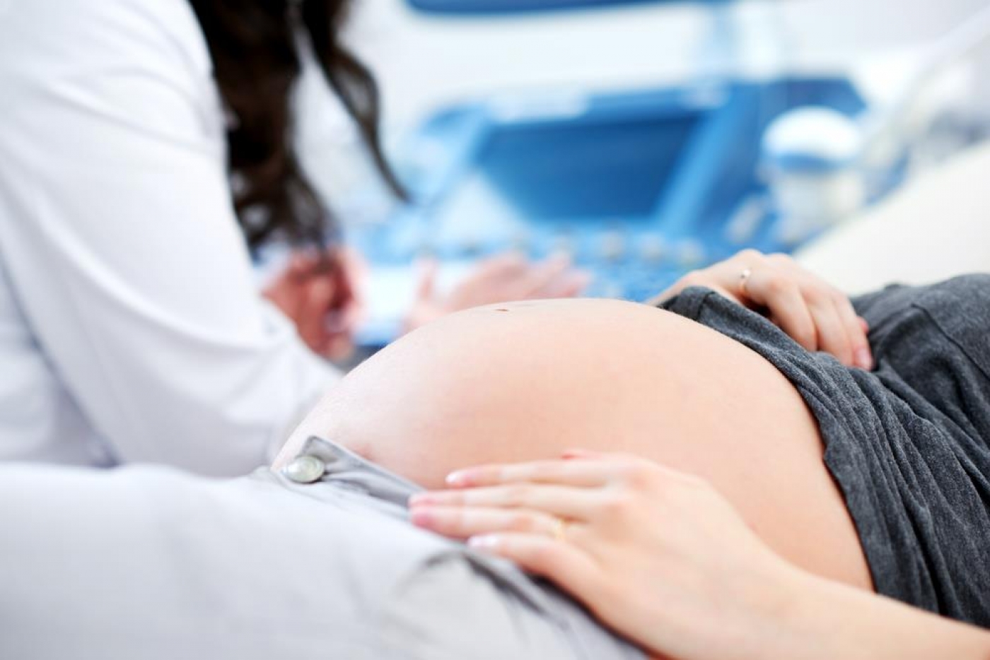 Η εγκυμοσύνη μειώνει προσωρινά τη φωνή μιας γυναίκας – νέα μελέτη
