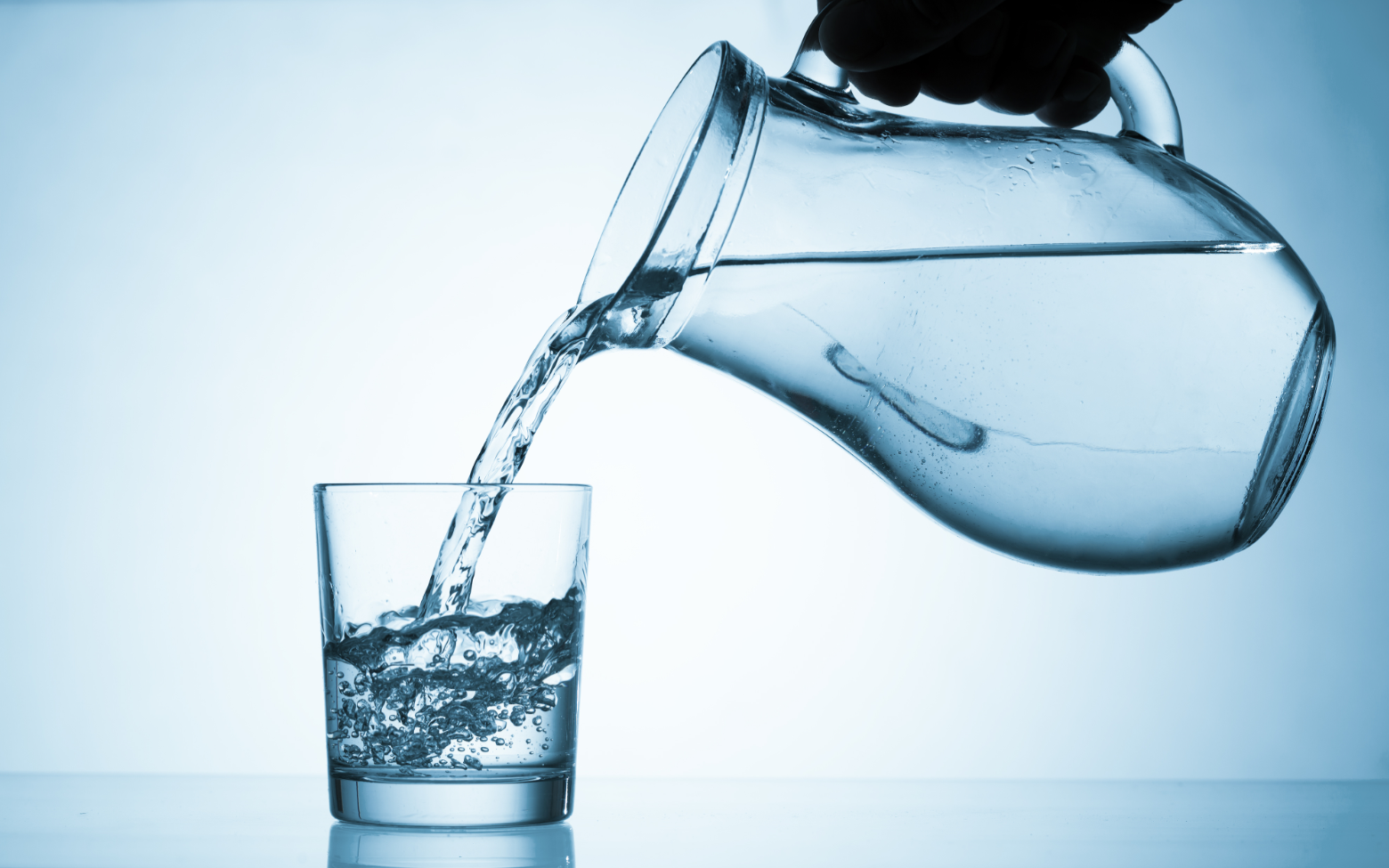Τι προκαλεί η υπερκατανάλωση νερού στον οργανισμό