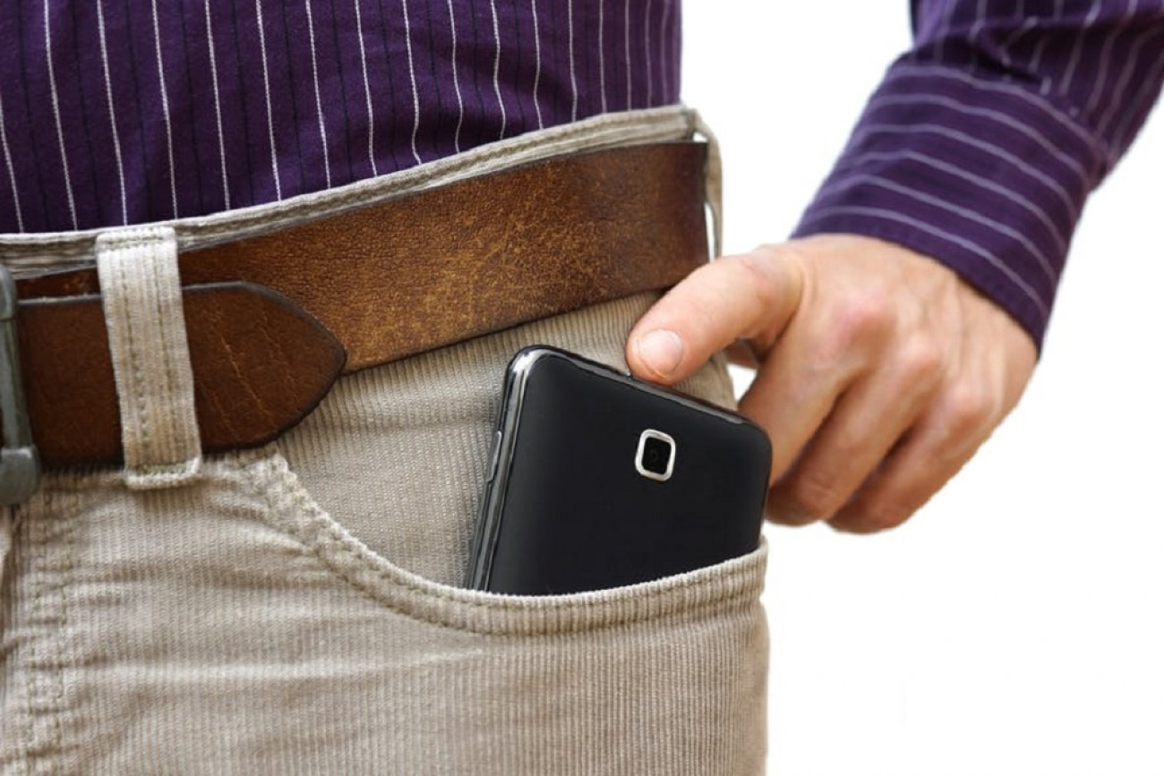 Επικίνδυνο το κινητό στην τσέπη μας – Νέα έρευνα